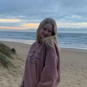 Meet your Posher, Olivia